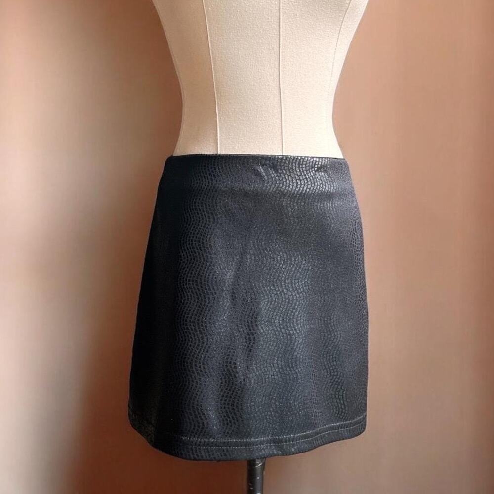 Vintage 90s Mini Skirt | Reptile Embossed Y2K Clubwear | Black Micro Mini | M